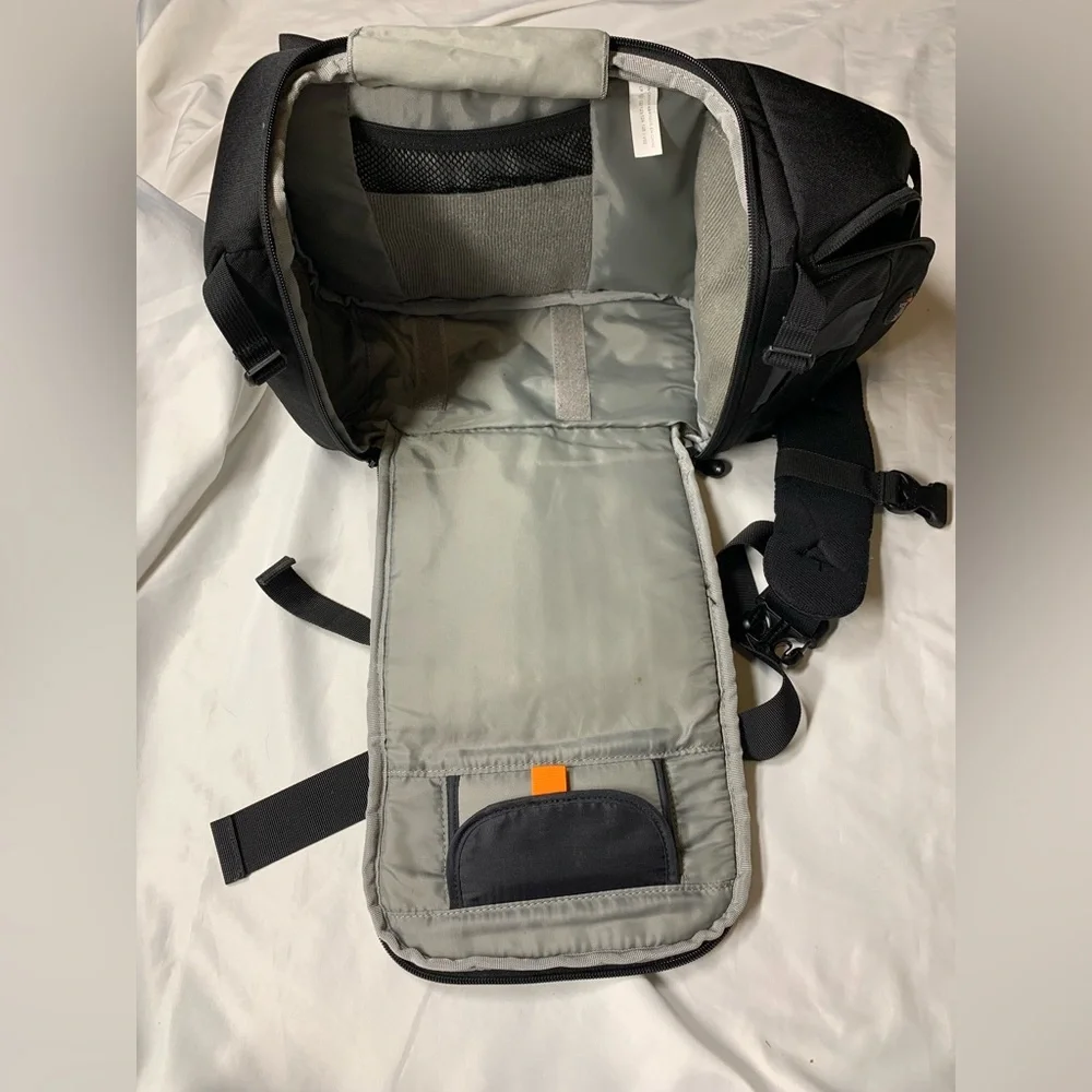 EUC Lowepro SlingShot 200 AW, All-Weather BackPack/Sling Bag - Black camera bag